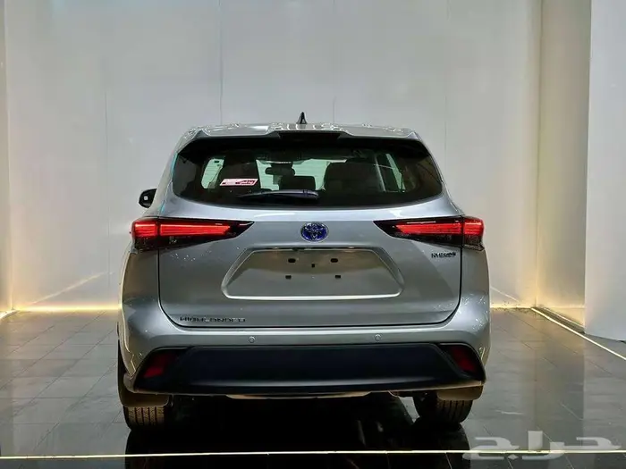 تويوتا هايلاندر LE دفع امامي 2025 2