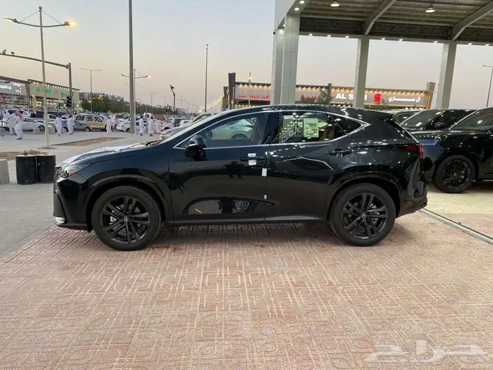 لكزس NX350 AA بنزين 2026 (اسود) 3