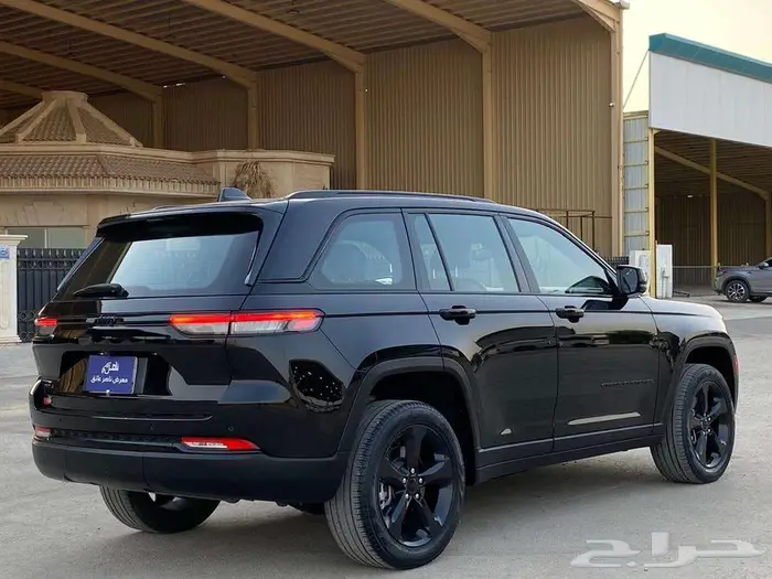 جيب جراند شيروكي لاتيتيود 2023 5