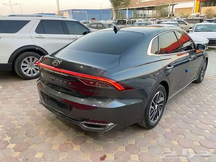 ازيرا 2022 مستورد بنزين شاشه كاميرا بصمه 4 سلندر 2.5 3