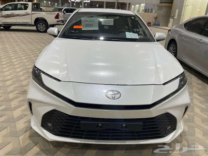 تويوتا كامري E استاندر جنوط بنزين 2025 سعودي ابيض 1