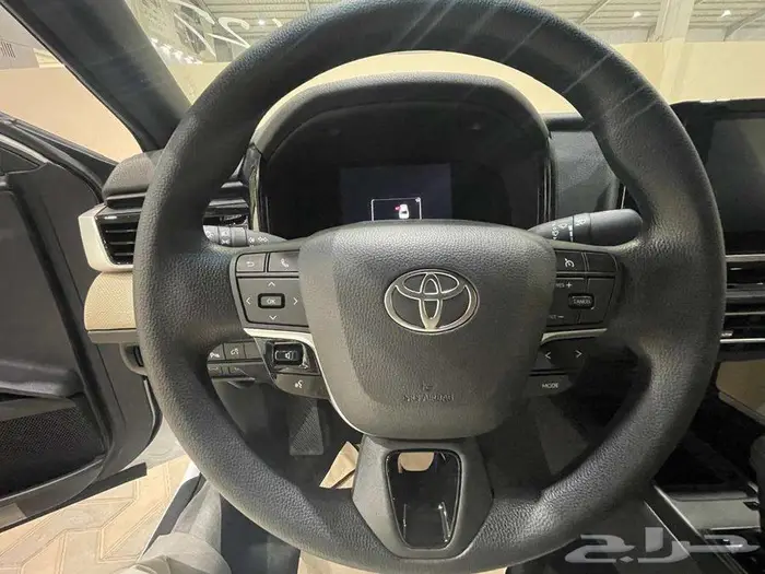 تويوتا كامري E استاندر جنوط بنزين 2025 سعودي ابيض 9