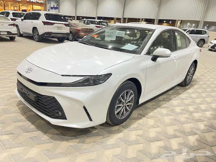 تويوتا كامري E استاندر جنوط بنزين 2025 سعودي ابيض 0