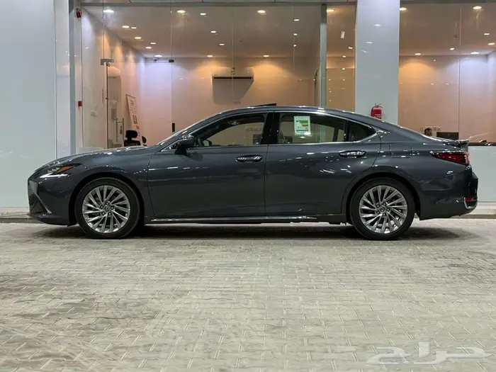 لكزس ES 300 HH موديل 2025 - عرض نهايه العام 2