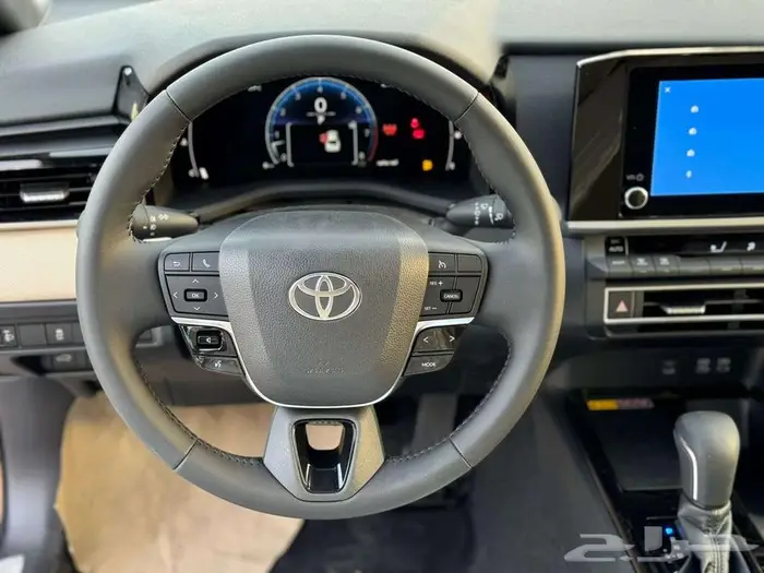 تويوتا كامري LE بنزين 2025 4