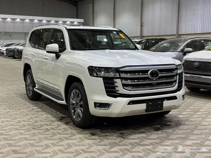 تويوتا لاندكروزر جي اكس ار رقم 3 ابيض بنزين 2025 خصم خاص 1