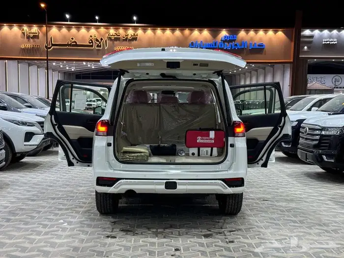 تويوتا لاندكروزر جي اكس ار رقم 3 ابيض بنزين 2025 خصم خاص 49