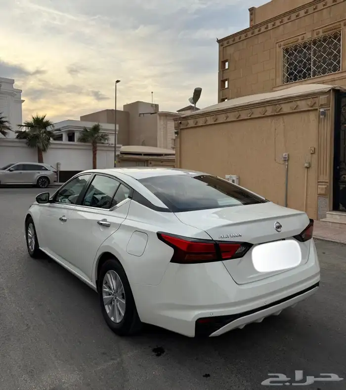 نيسان التيما. 2022 5