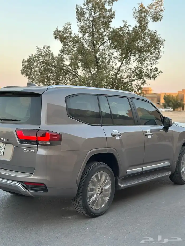 لاندكروزر 2025 L4 بنزين سعودي شبه اصفار 4