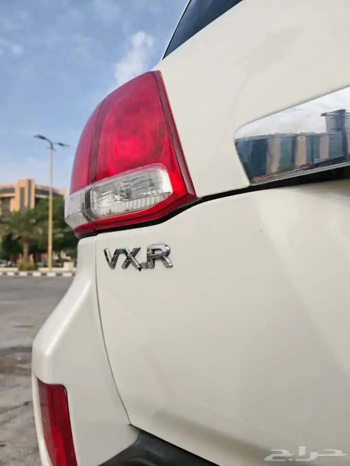 جيب لاندكروزر 2011 V.XR فل كامل 35