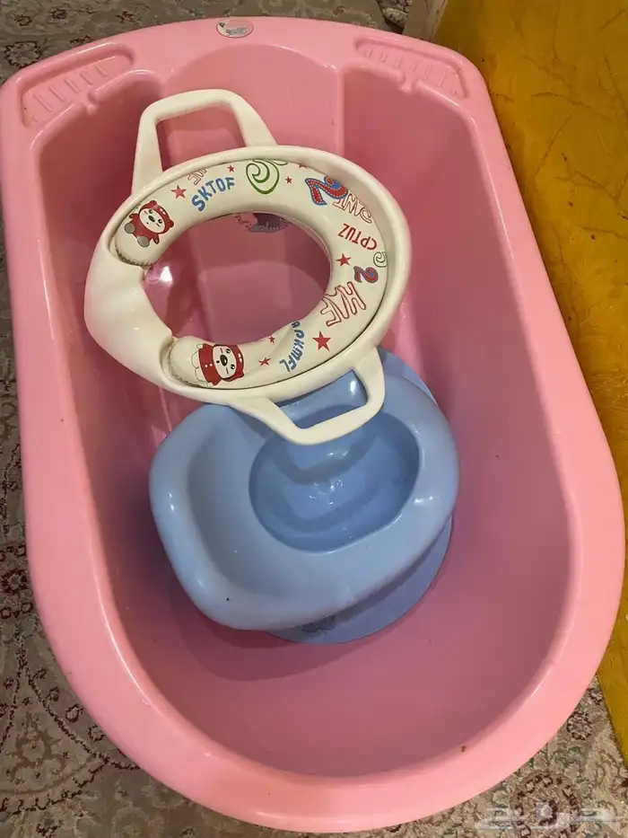 سرير وعربة اطفال وكرسي سياره وحقيبة وبانيو اطفال 7