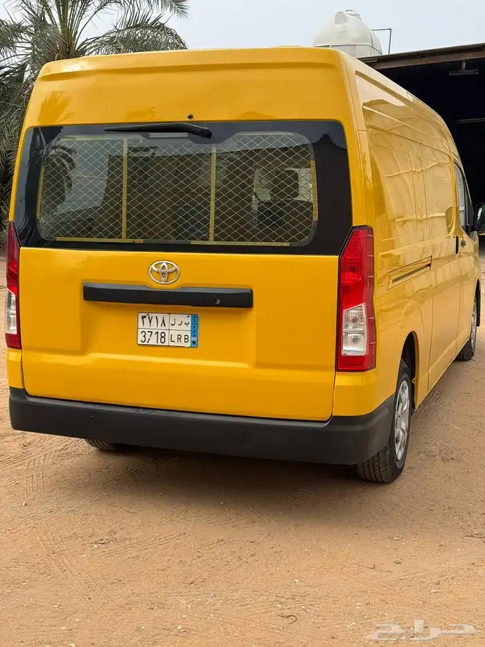 باص فان موديل 2020 اصفر تويوتا 3