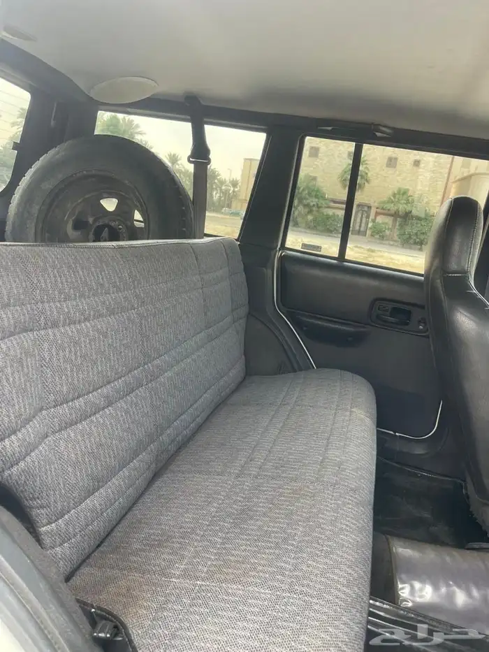 جيب شروكي مديل 2001 5