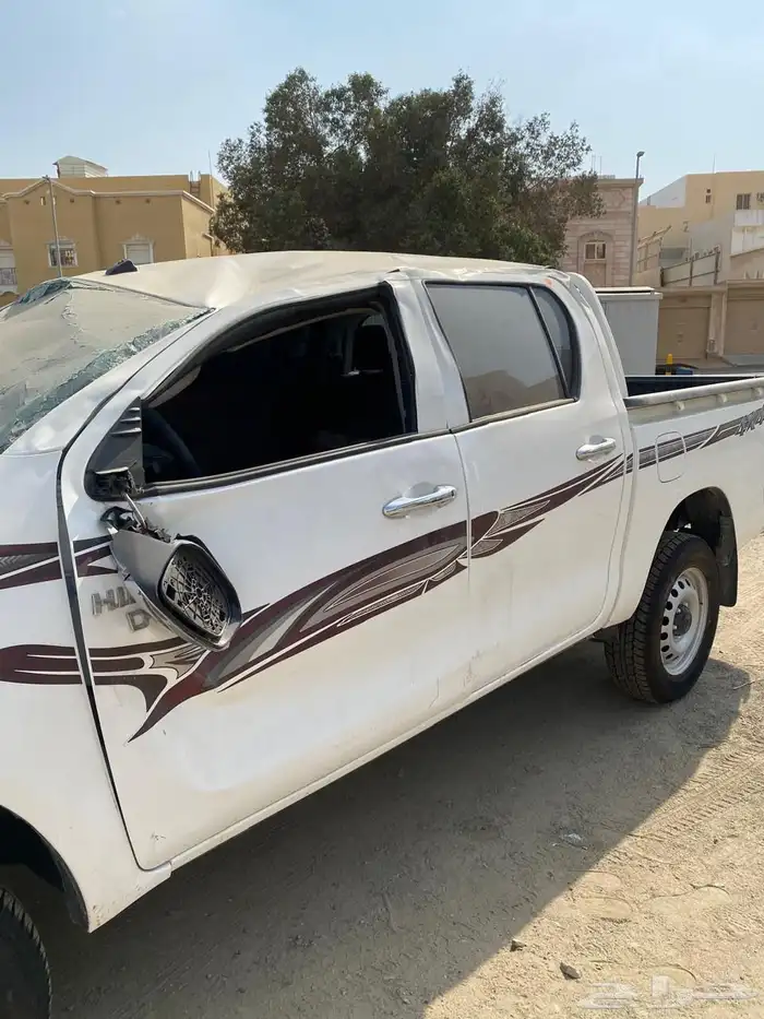 للبيع هايلكس 2025 دبل ديزل مصدوم 1