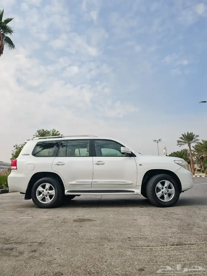 جيب لاندكروزر 2011 V.XR فل كامل 20