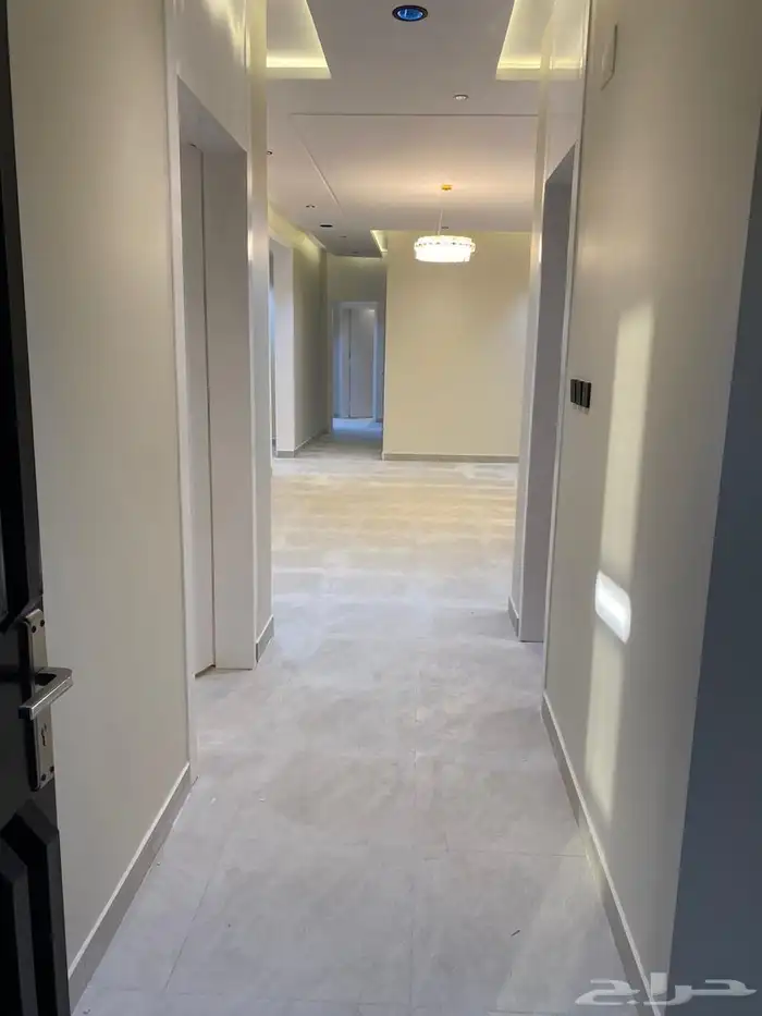 للبيع شقه روف دور ثاني مع ملحق شرق الخميس بالقرب من الخدمات 3