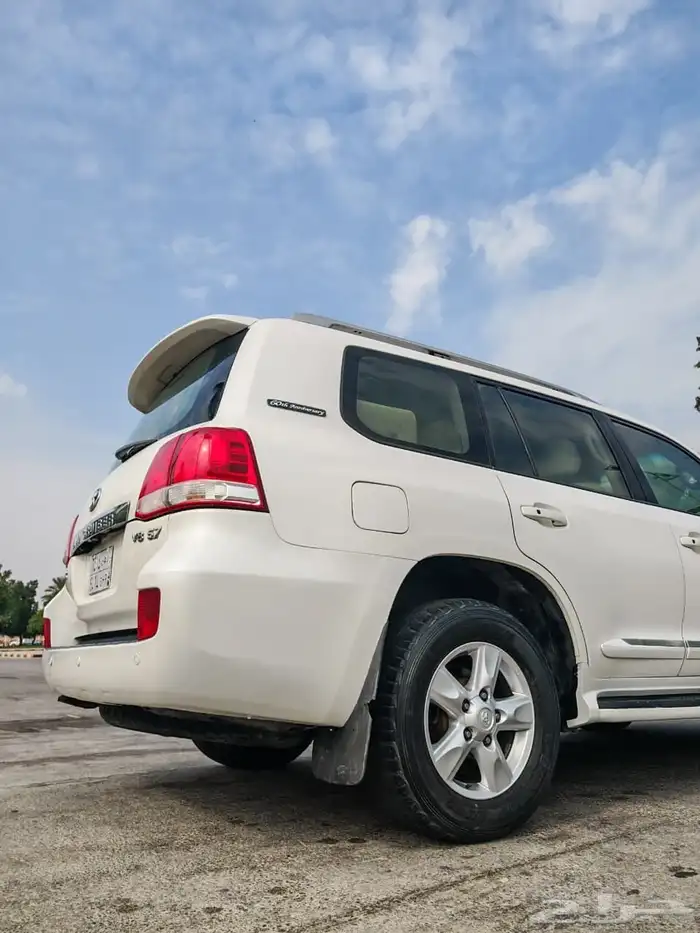 جيب لاندكروزر 2011 V.XR فل كامل 27