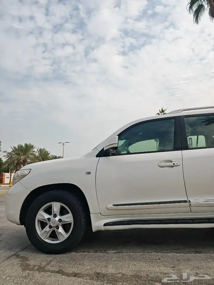 جيب لاندكروزر 2011 V.XR فل كامل 36