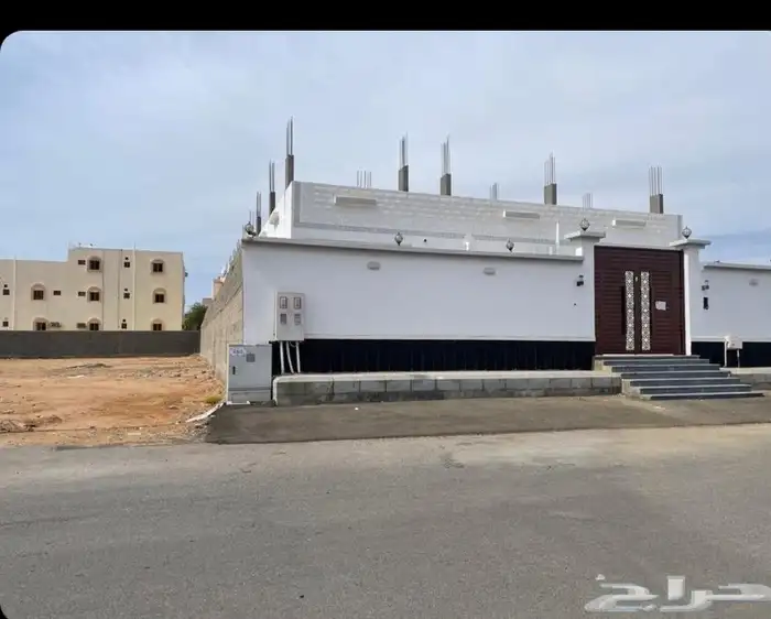 ابغا بيت شعبي نظيف للايجار 5او 6 غرف 0