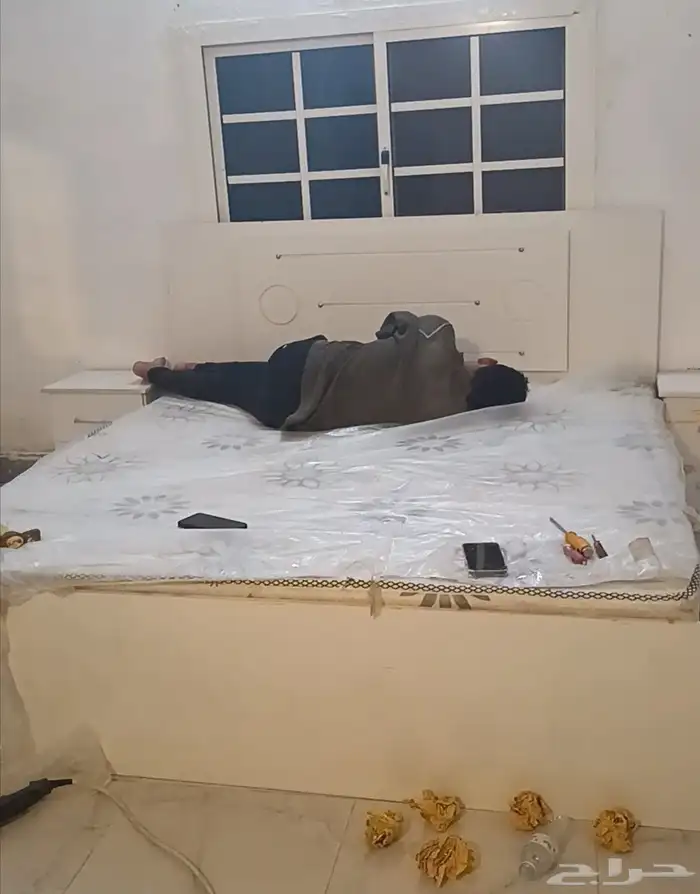 مطبخ كامل وسرير وكمدينة وتسريحة فقط 3