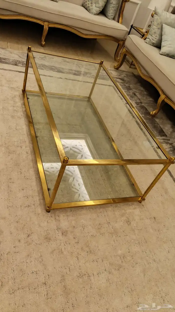 أثاث متفرق للبيع ( طاولة طعام طاولات قهوه ضيافه وخدمه شجر 0