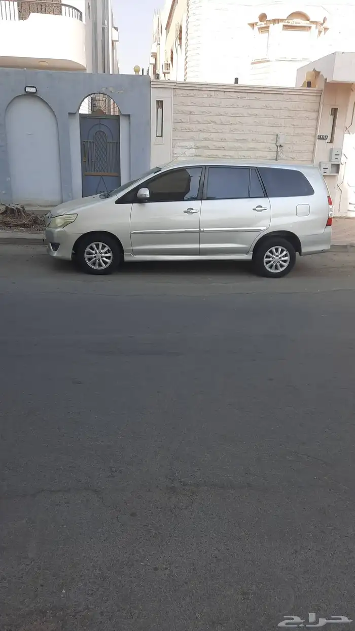 السلام عليكم للبيع انوفا 2012 2