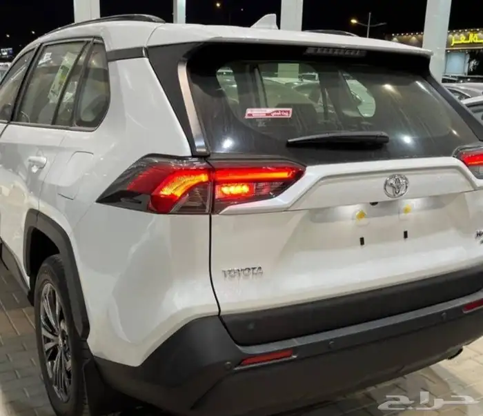 تويوتا راف فور 2025 XLE فتحة نظام 50-50 7