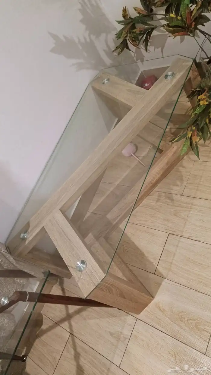 أثاث متفرق للبيع ( طاولة طعام طاولات قهوه ضيافه وخدمه شجر 6