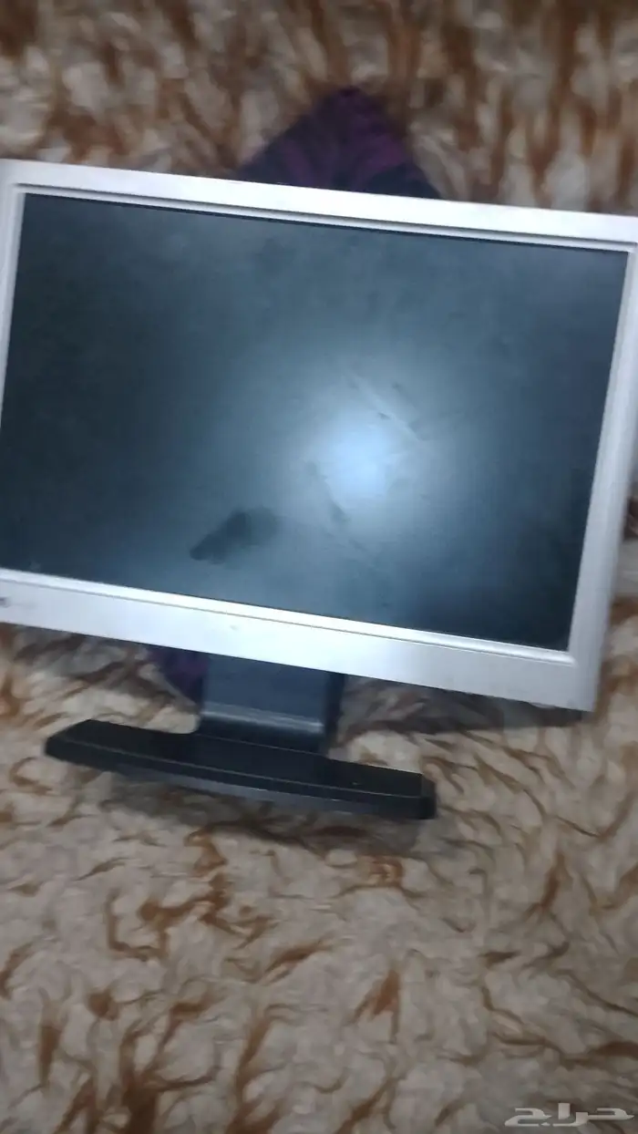 للبيع جهاز الكمبيوتر مكتبي مع مستلزماته و3 كيمرت جديده وسلاك 0