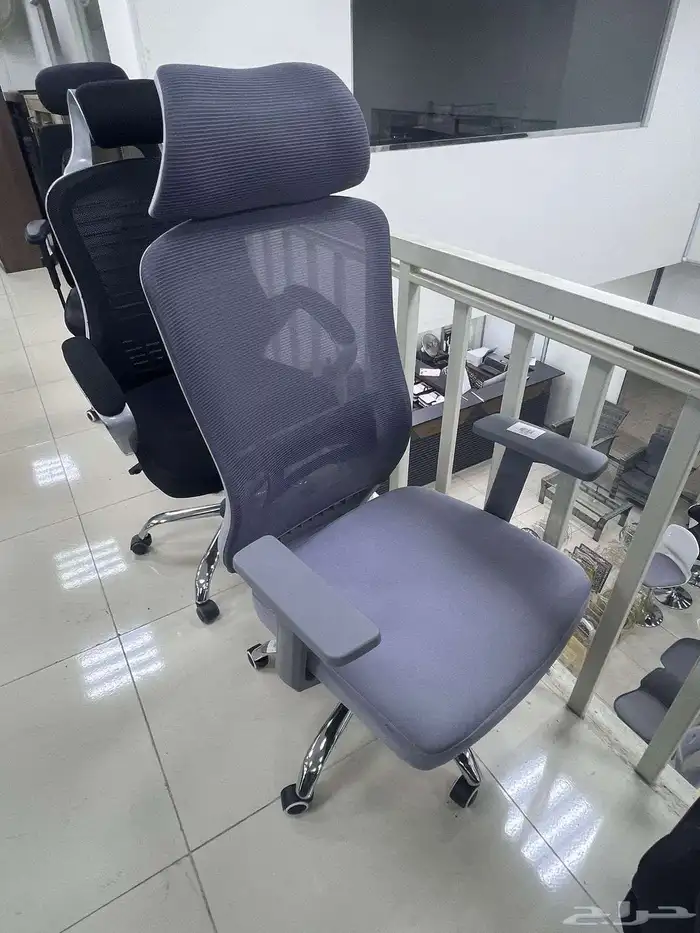 وصلت التشكيلة الجديدة من أثاث المكاتب جديدنا الآن بي 3