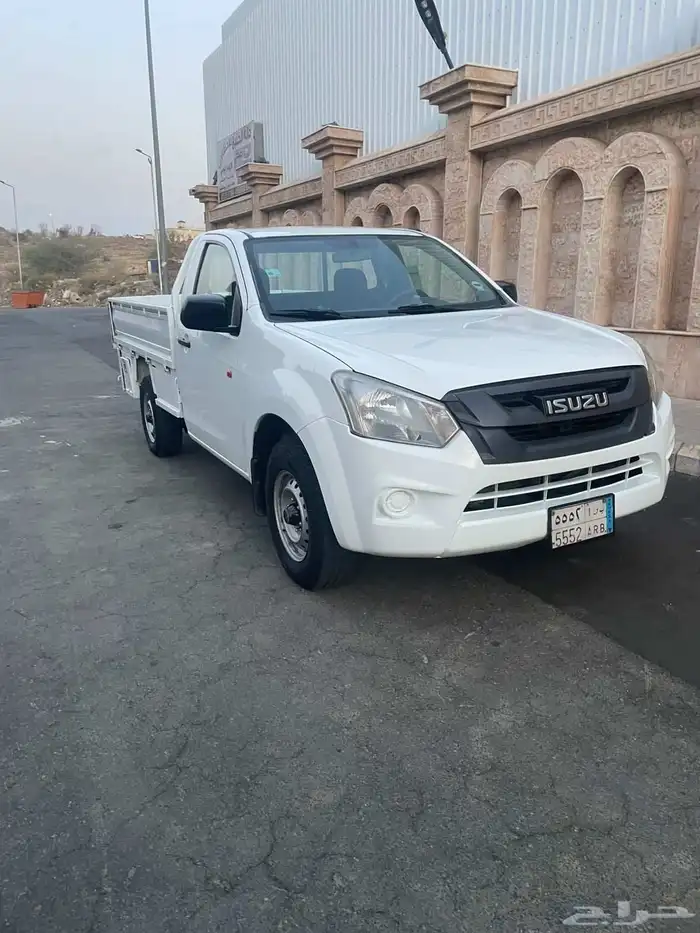 سياره ايسوزو ديماكس 2018 قمه في النظافه 0