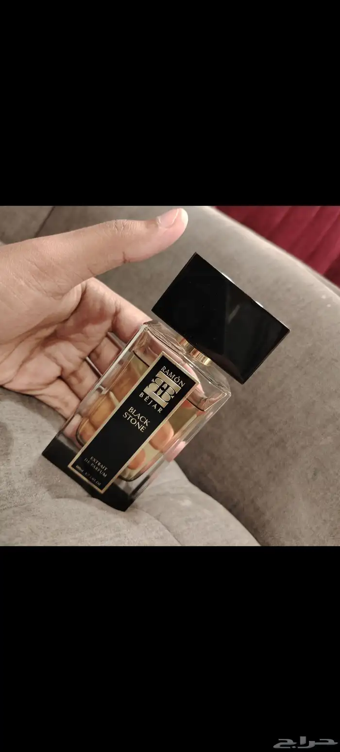 عطر رامون بيخار بلاك ستون المستوحى من رائحة الحجر الأسود 0