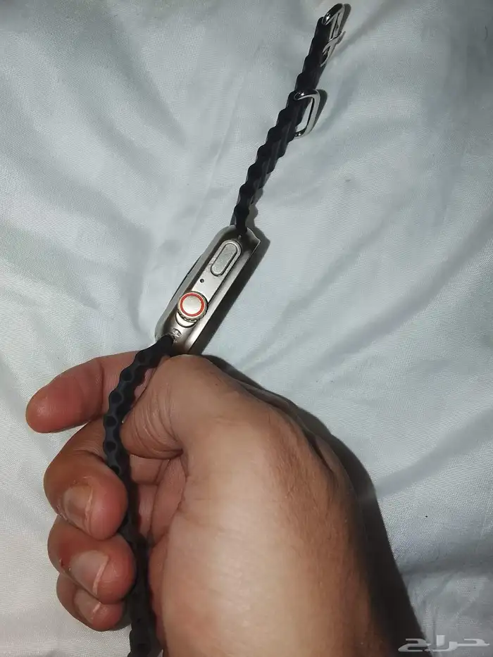 ساعه شبيهة ابل مستعملة 3