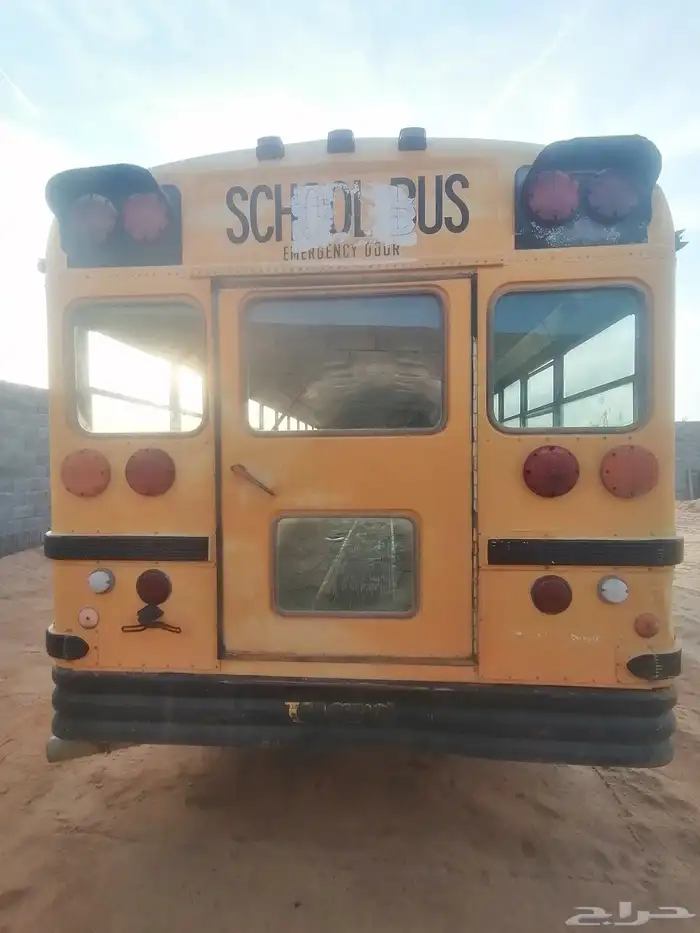 باص قديم اصفر 5