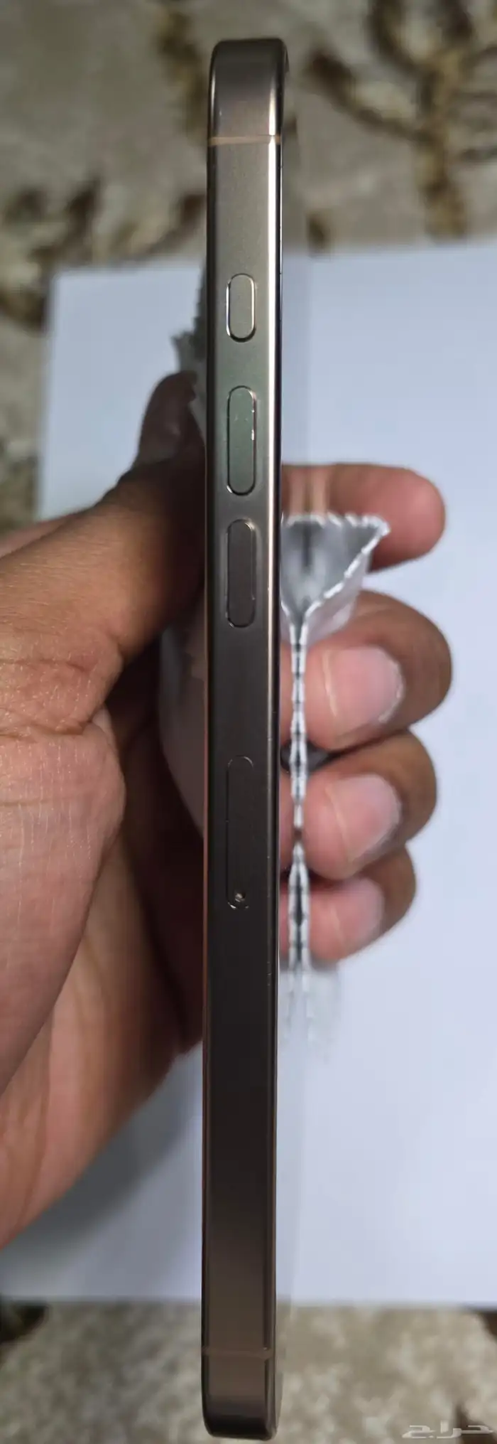 آيفون 16 برو ماكس ذهبي 3