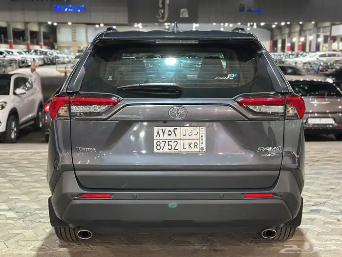 تويوتا راف فور 2025 XLE فل كامل شبه الجديد 3