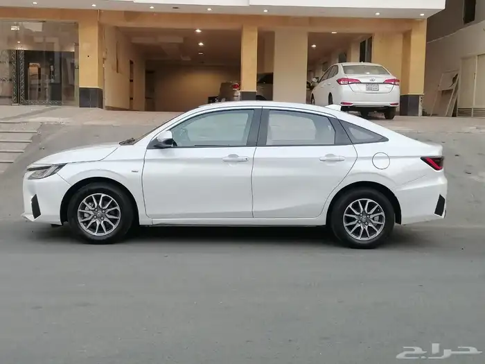 للبيغ تويوتا يارس الموديل 2023 بحالة ممتازة جدا 7