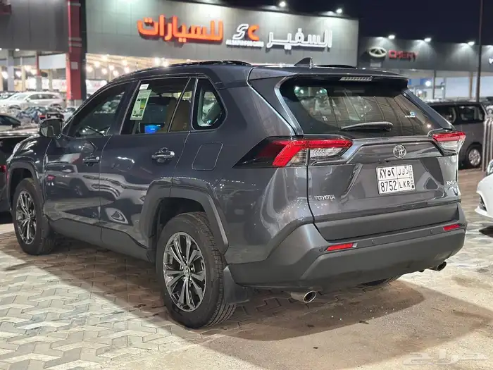 تويوتا راف فور 2025 XLE فل كامل شبه الجديد 4