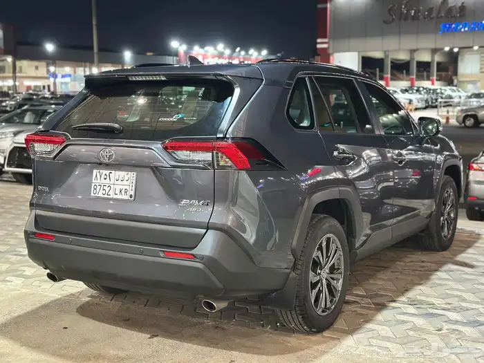 تويوتا راف فور 2025 XLE فل كامل شبه الجديد 5