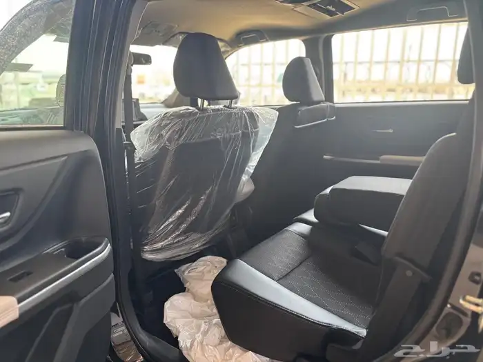 تويوتا فيلوز 2025 الأبيض والأسود 5