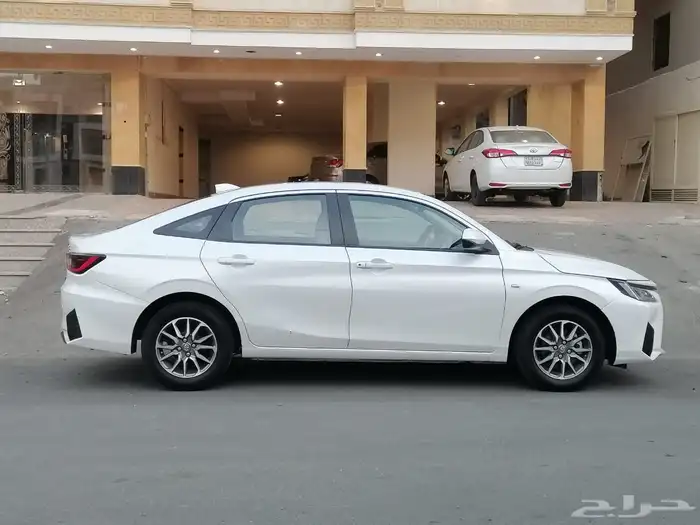 للبيغ تويوتا يارس الموديل 2023 بحالة ممتازة جدا 6