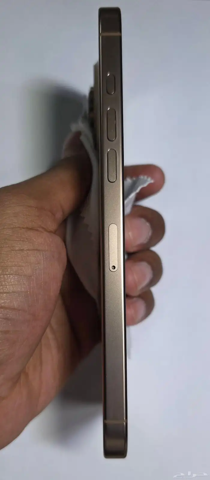 آيفون 16 برو ماكس ذهبي 2