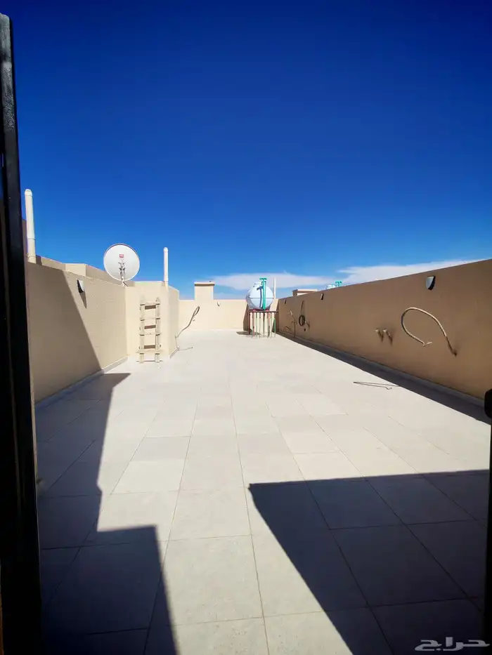 للبيع بحي الضيافه شقق علويه من 520 الف بسطح خاص ومصعد 26