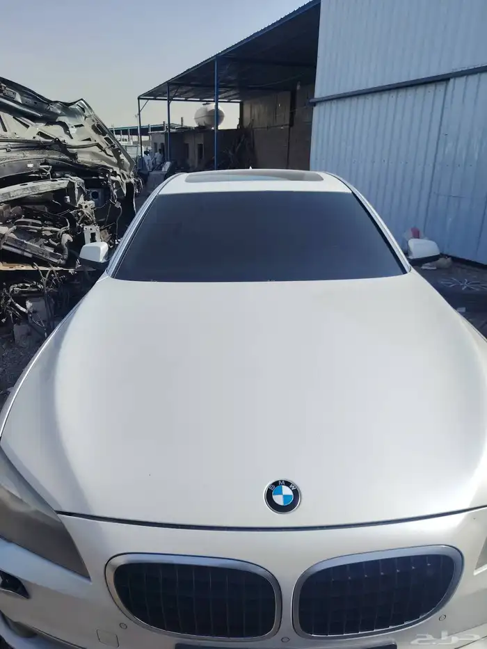 قطع غيار بي ام 750 Li موديل 2012 8