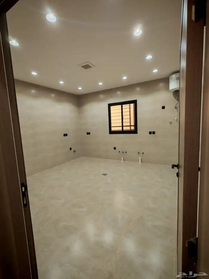 للبيع بحي الضيافه شقق علويه من 520 الف بسطح خاص ومصعد 12