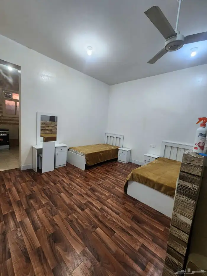 شقق عزاب مقابل البوابه الثانيه للمدينه العسكرية احد رفيده 0