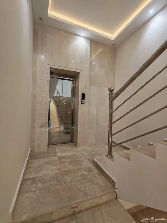 للبيع بحي الضيافه شقق علويه من 520 الف بسطح خاص ومصعد 4