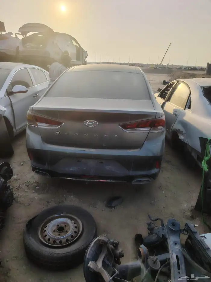 يوجد لدينا جميع القطع غيار السيارات هونداي سوناتا 6
