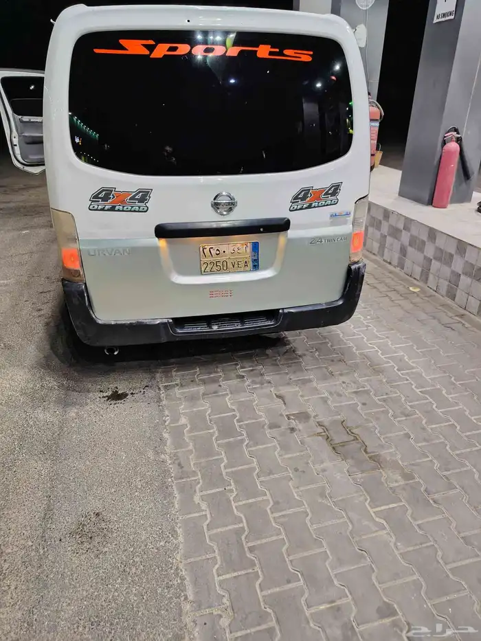 باص نيسان 2002 للبدل او للبيع مغير مقصات وادرعه وقماشات امام 5