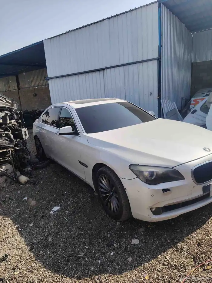 قطع غيار بي ام 750 Li موديل 2012 5